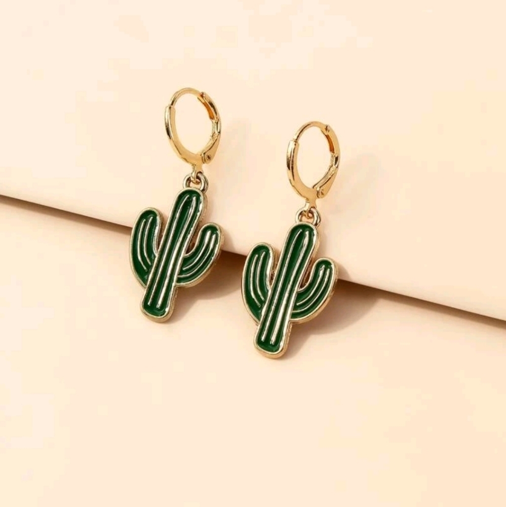 💖 2/$30 Western cactus dainty small earrings - Picture 3 of 11
